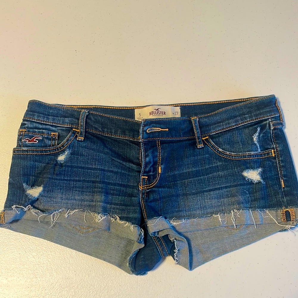 Hollister Low Rise Shorts Size 5- 27